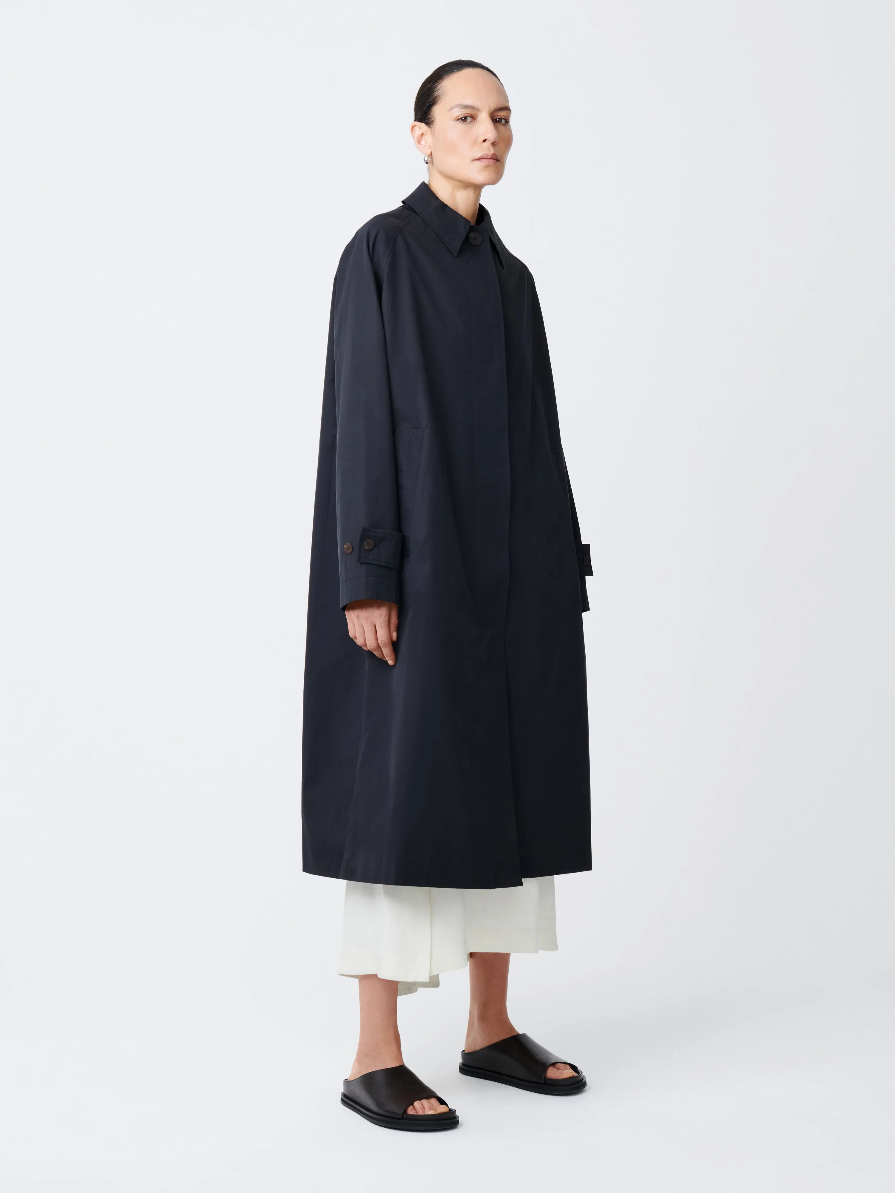 Holin Coat in Black