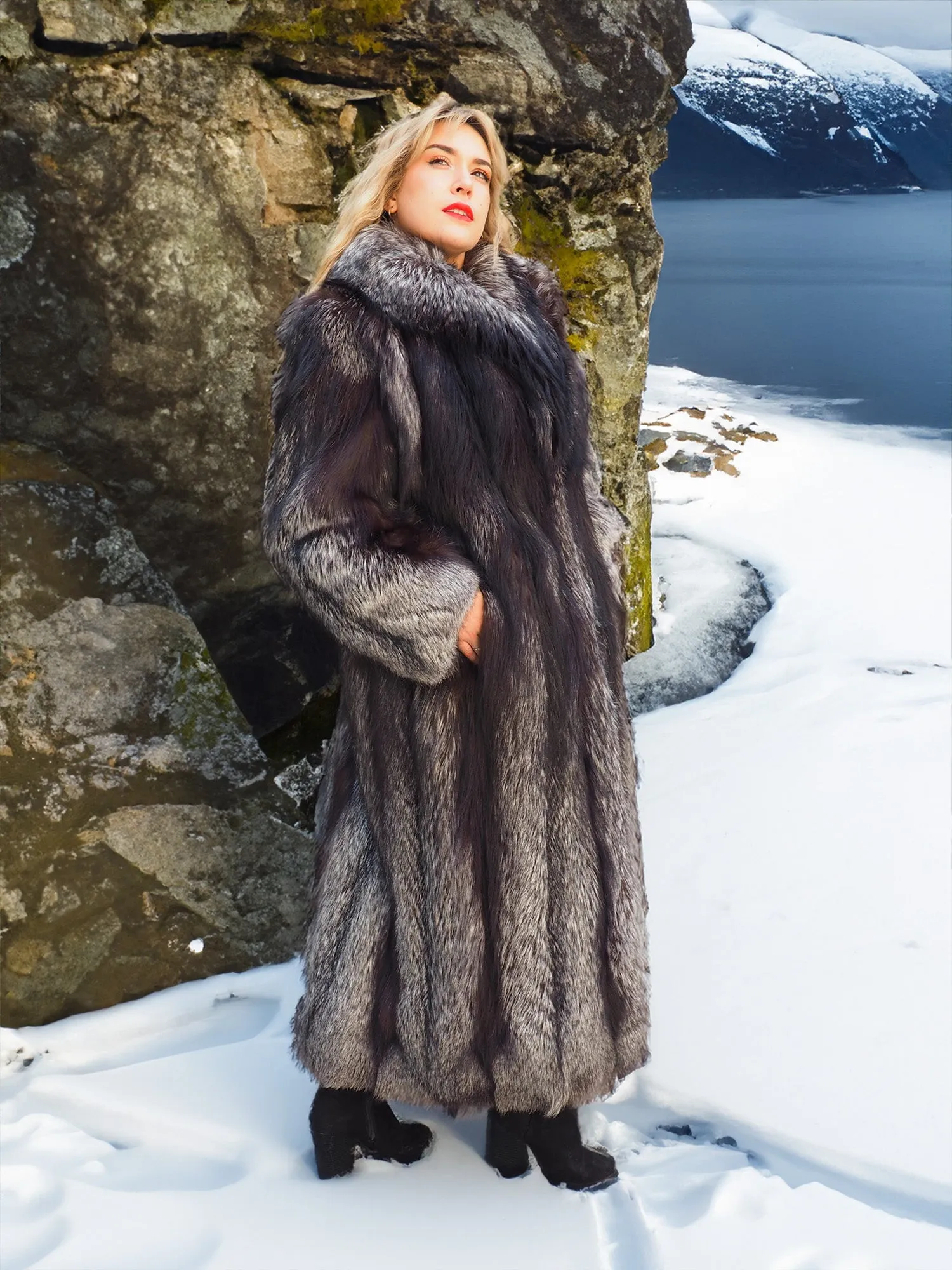 Silver Fox Fur Coat Brand New Stunning 52 Long M