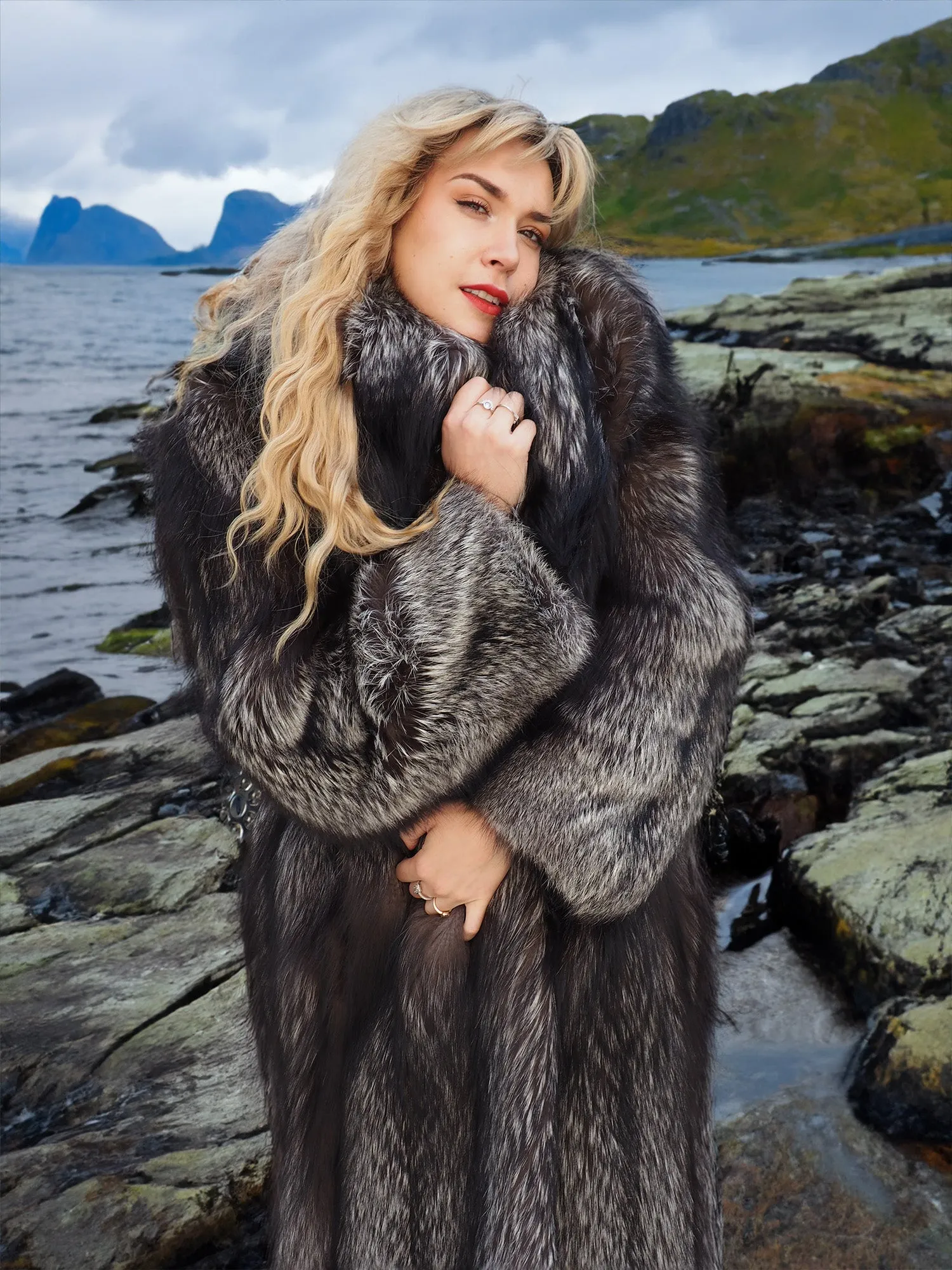 Silver Fox Fur Coat Brand New Stunning 52 Long M