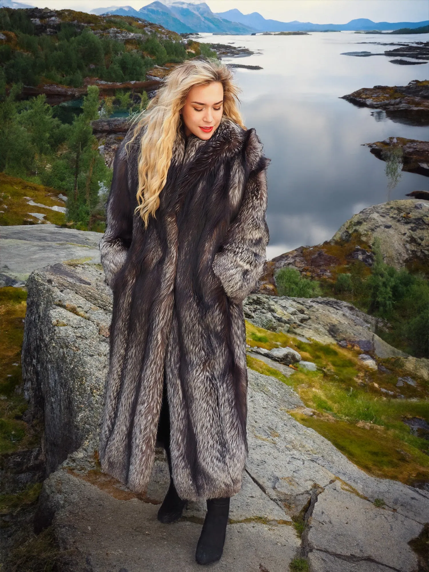 Silver Fox Fur Coat Brand New Stunning 52 Long M