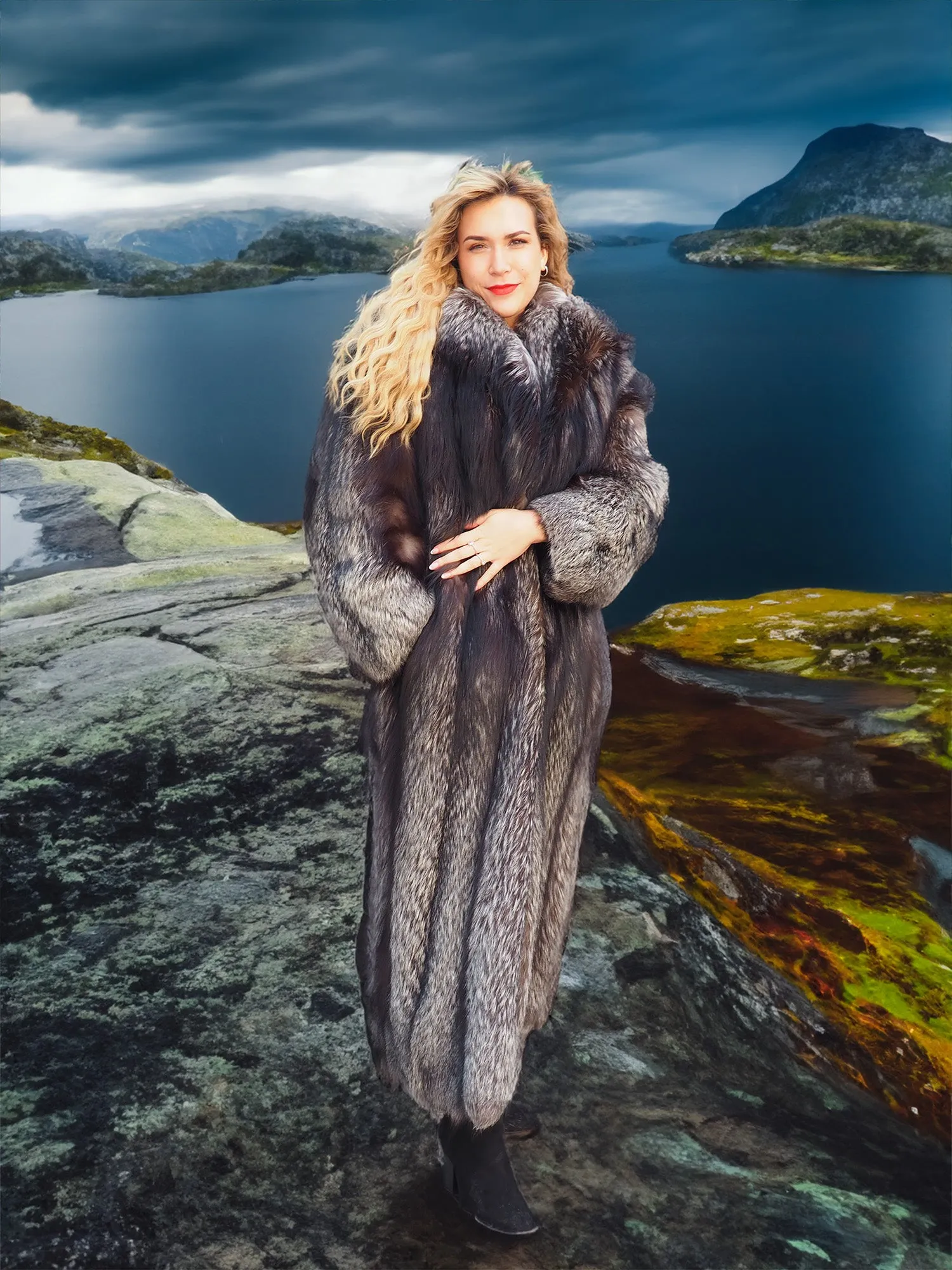 Silver Fox Fur Coat Brand New Stunning 52 Long M