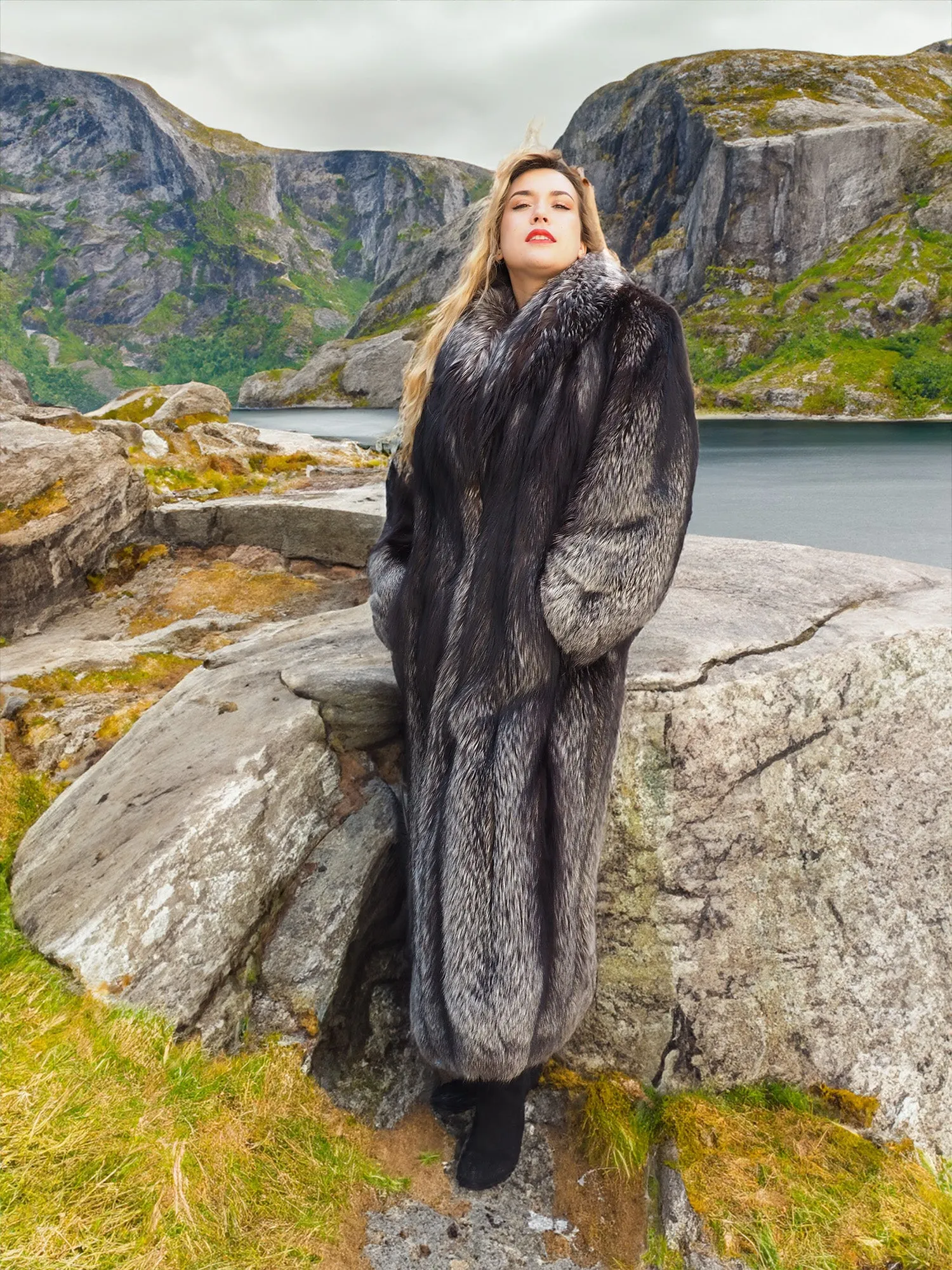 Silver Fox Fur Coat Brand New Stunning 52 Long M