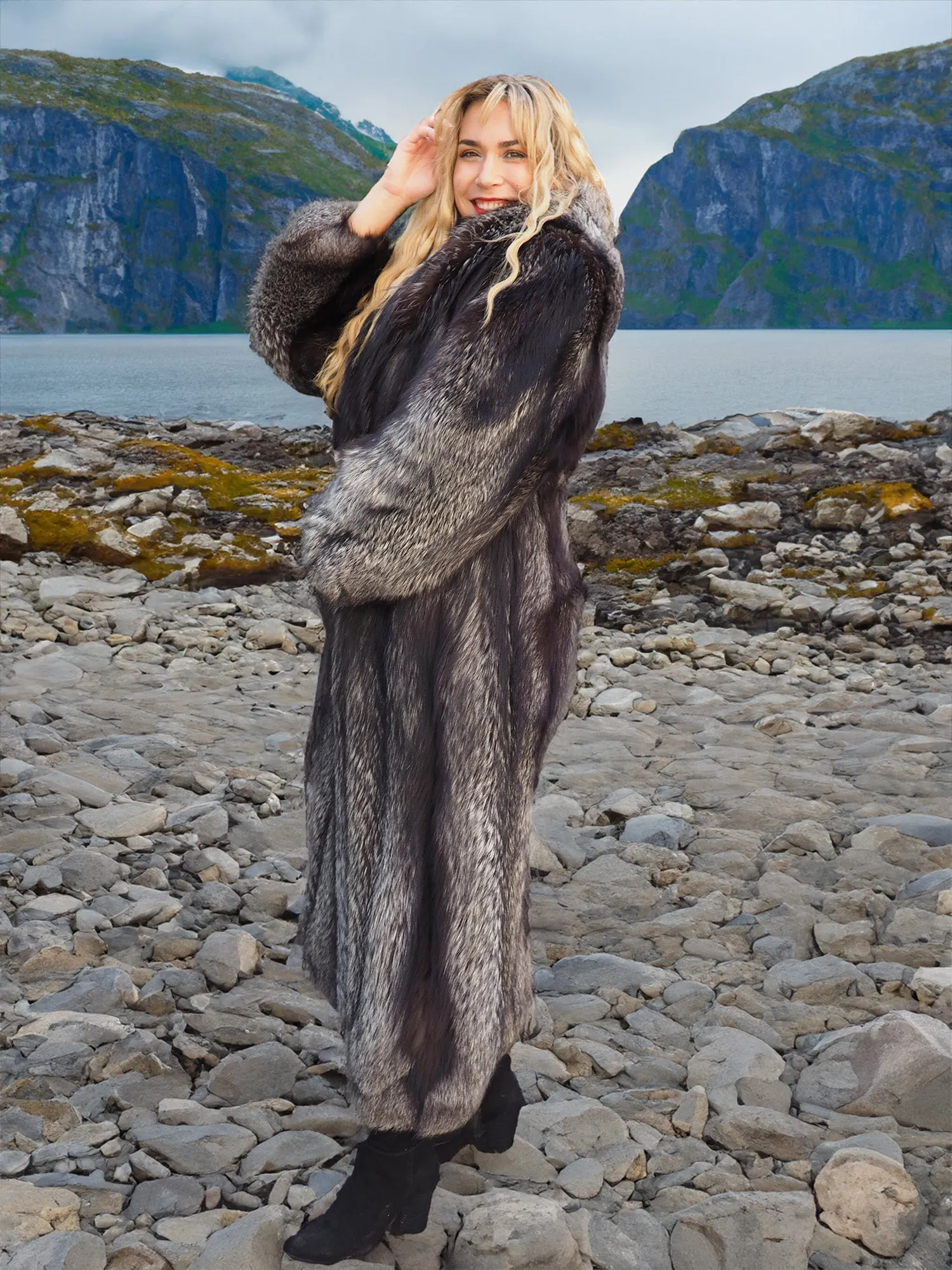 Silver Fox Fur Coat Brand New Stunning 52 Long M