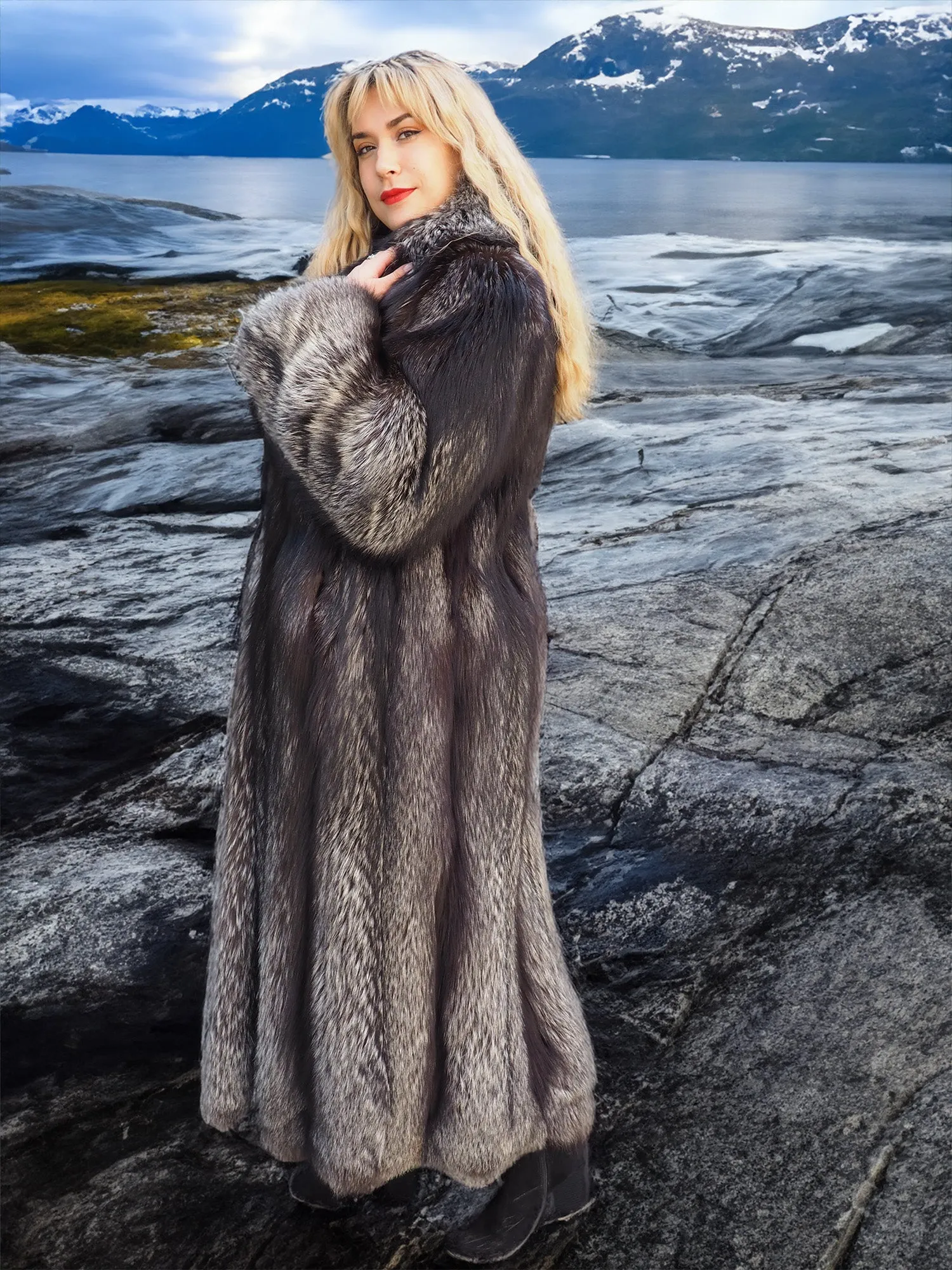 Silver Fox Fur Coat Brand New Stunning 52 Long M