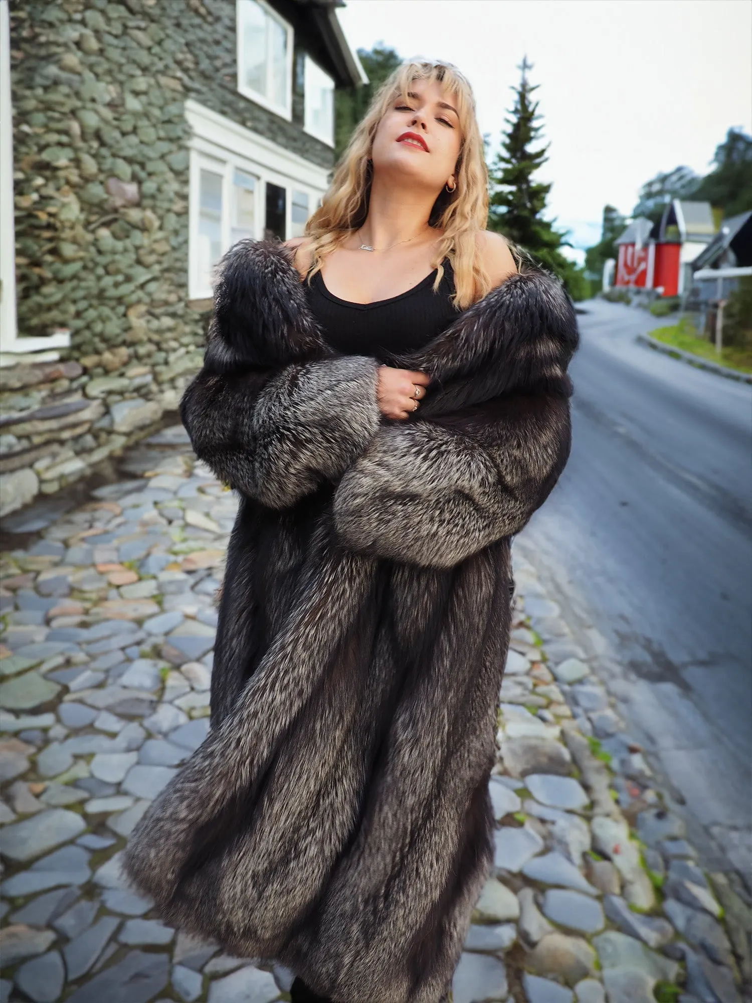 Silver Fox Fur Coat Brand New Stunning 52 Long M